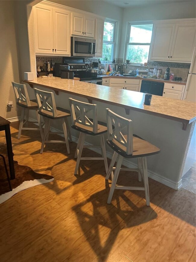 Building Photo - 105 Sabine Dr