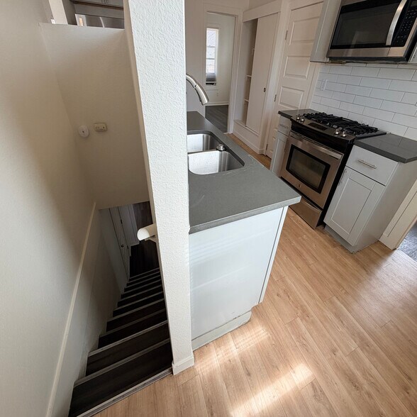 Building Photo - 114 9th Ave