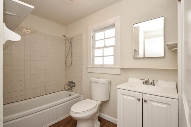 Building Photo - 517 NW 27th Ave