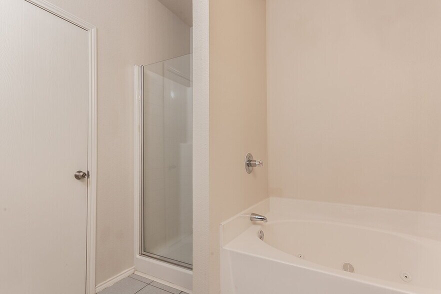 Building Photo - 10436 Fossil Hill Dr