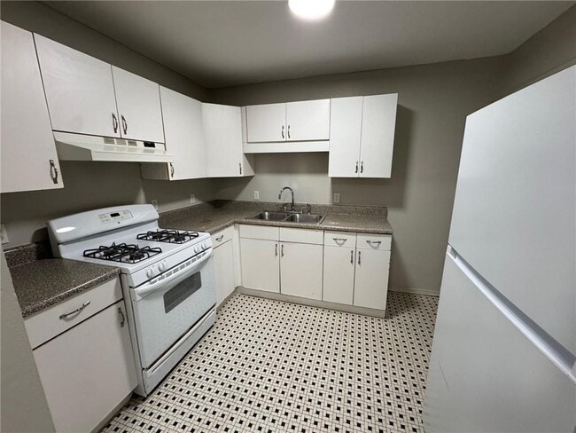 Building Photo - 2613 Old Military Rd