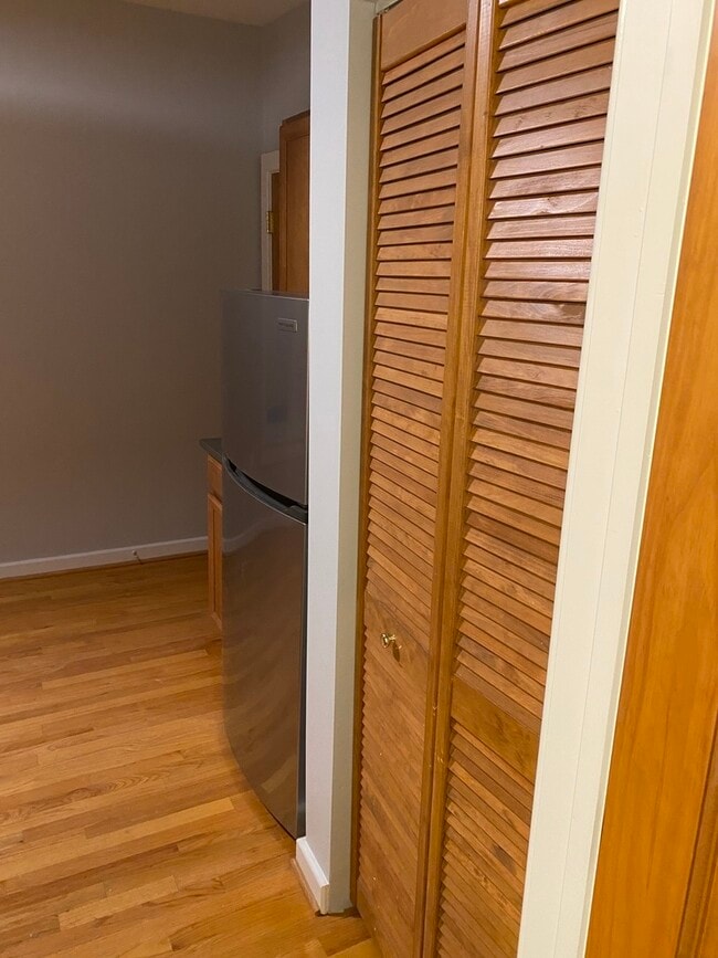 Building Photo - 1227 N Cleaver St