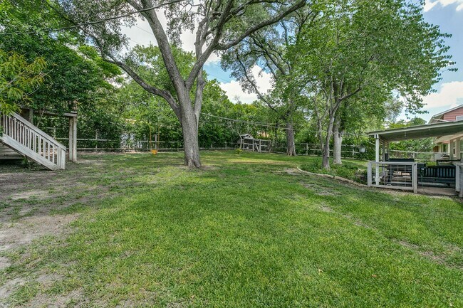 Building Photo - RENOVATED 3-BEDROOM IN NORTHWOOD