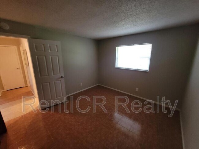 Building Photo - 3135 Pine Tree Ave