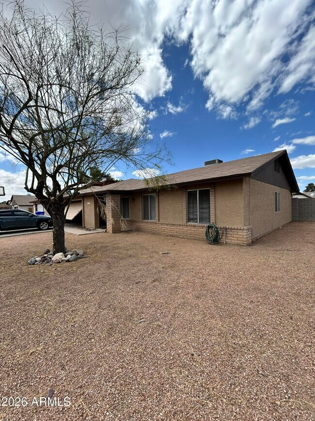 Building Photo - 3226 N Sycamore Pl