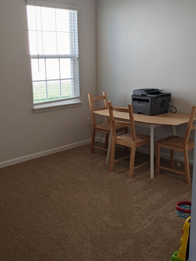 Building Photo - Spacious 4BR Home in Cul-de-Sac with 2-Car...