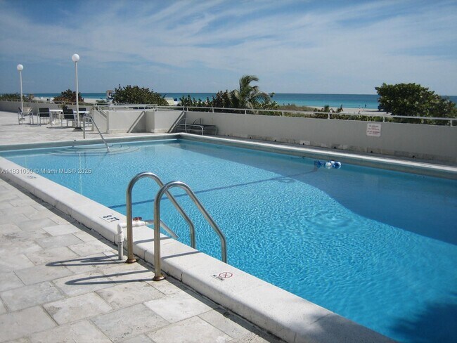 Building Photo - 465 Ocean Dr