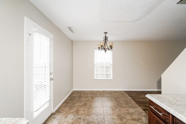 Building Photo - 622 Greenway St