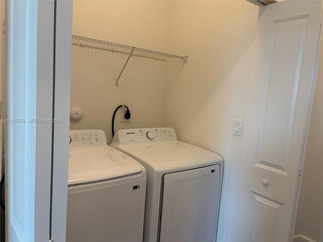 Building Photo - 2661 SE 10th St