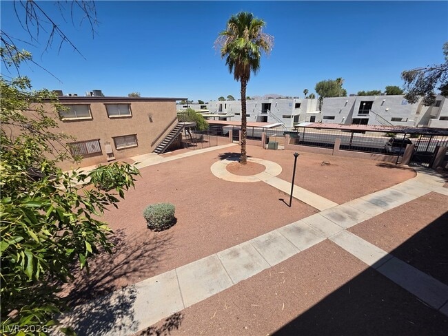 Building Photo - 615 S Royal Crest Cir