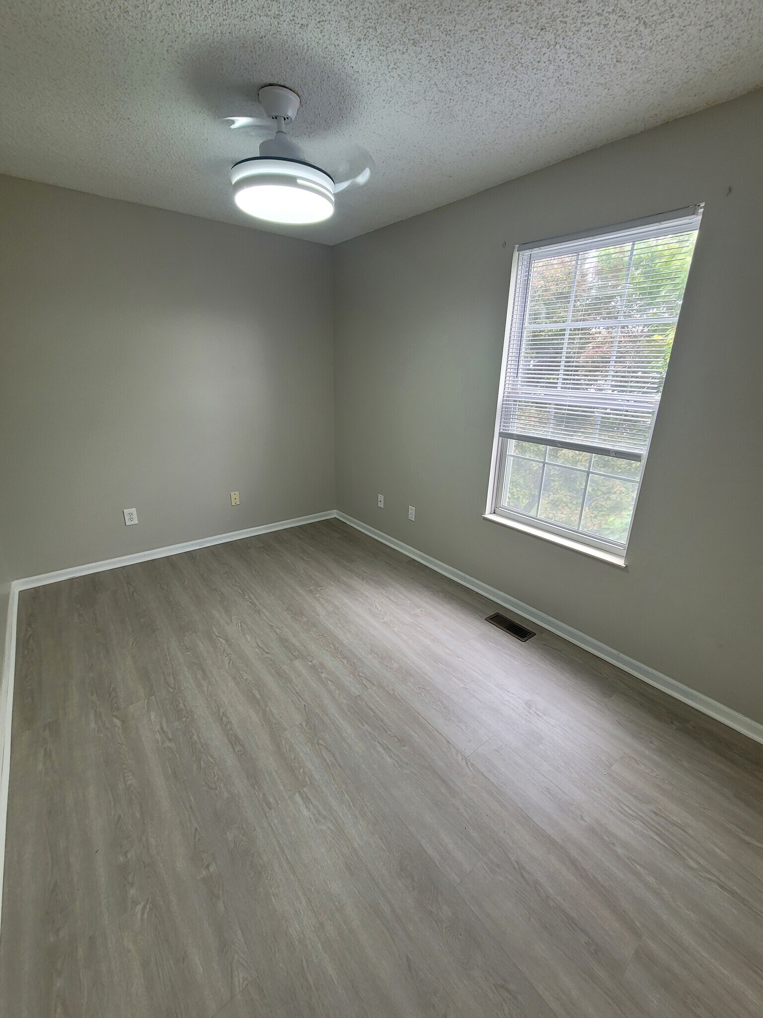 Building Photo - 1730 Ridgebury Dr
