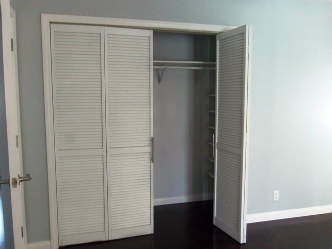 Closet - 6623 Babcock Ave