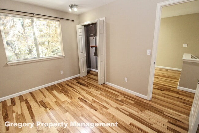 Building Photo - 11342 NE 67th St