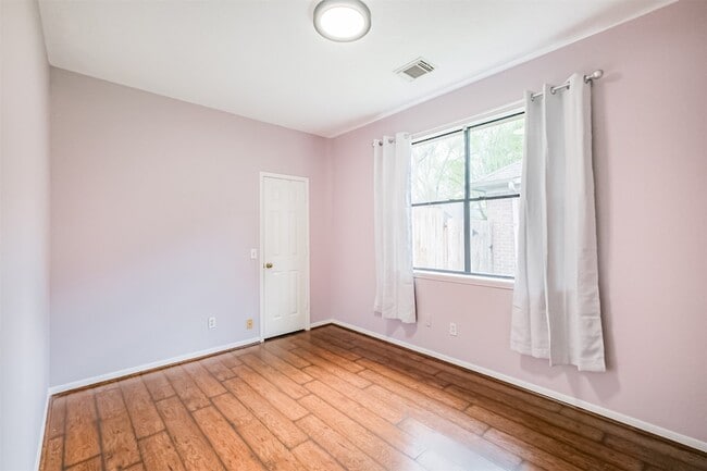 Building Photo - 18422 Cobblestone Dr