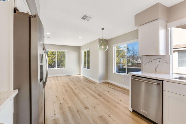Building Photo - 4579 Mangrove Dr