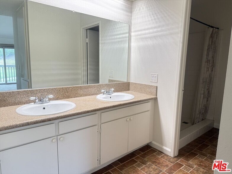 Building Photo - 38916 Pso De Oro