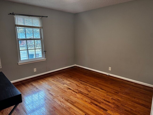 Building Photo - Sylvan Park Townhouse