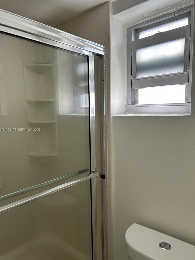 Building Photo - 1674 Bay Rd