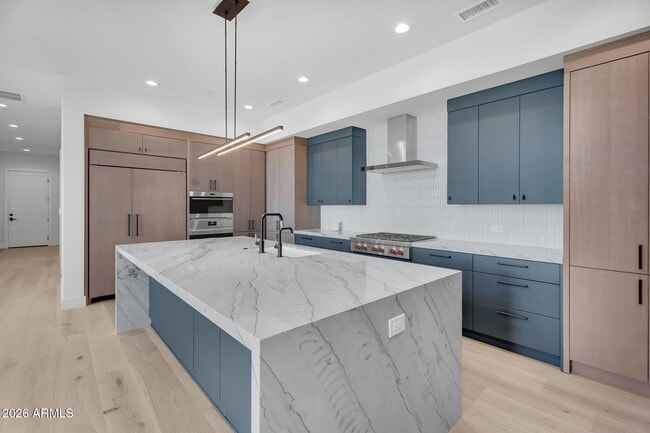 Building Photo - 6975 North 39th Pl