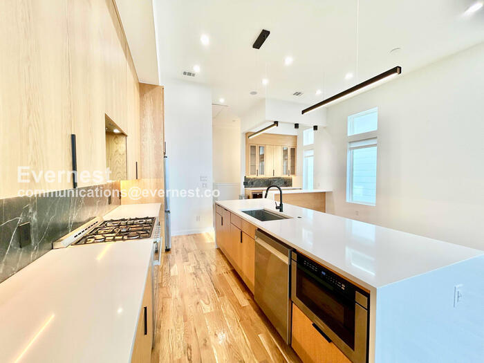 Building Photo - 426 Avenue L Ave