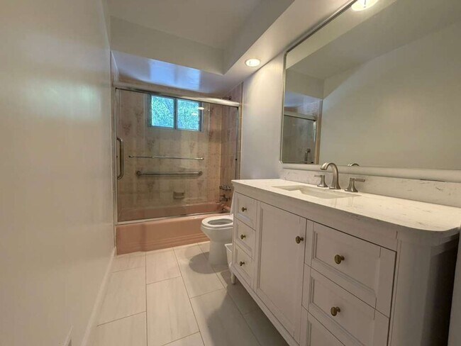 Building Photo - Spacious 4-Bedroom Home with Functional Layout, Backyard Access & Attached Garage