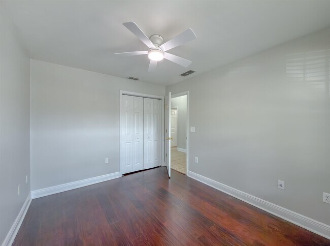 Building Photo - 3363 Golden Rain Dr