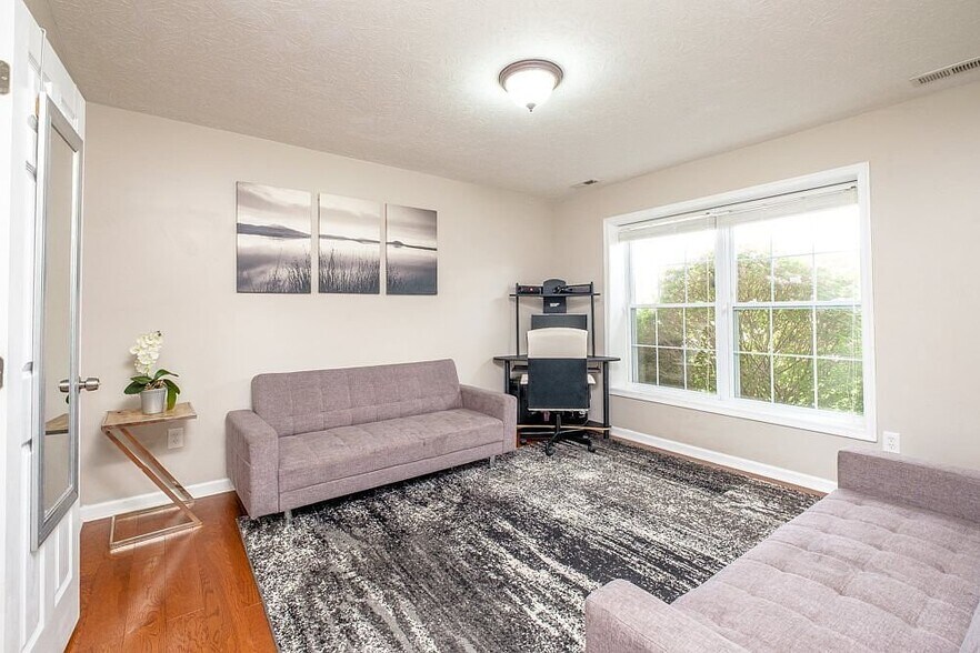 Building Photo - 1380 Stonechris Dr