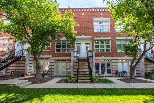 Building Photo - 855 W Erie St