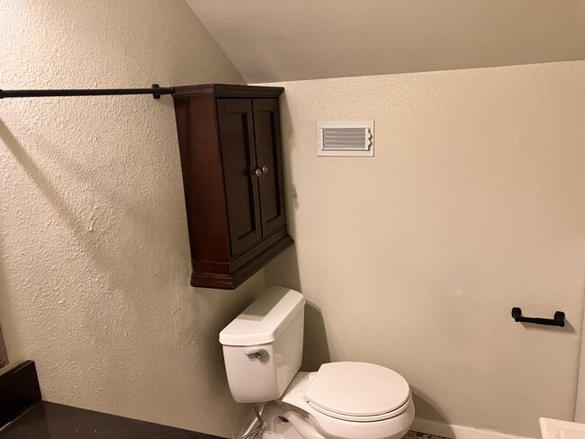 Building Photo - 212 Francis St