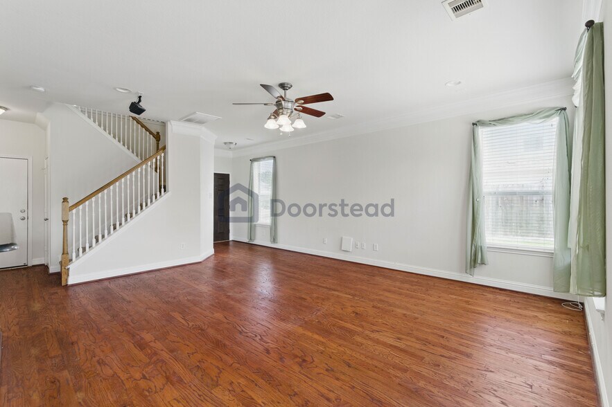 Building Photo - 16030 Summerville Lake Dr