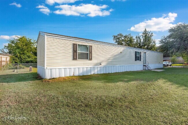 Building Photo - "Charming 3-Bedroom Home with 2 Full Baths in Prime Bossier City Location!"