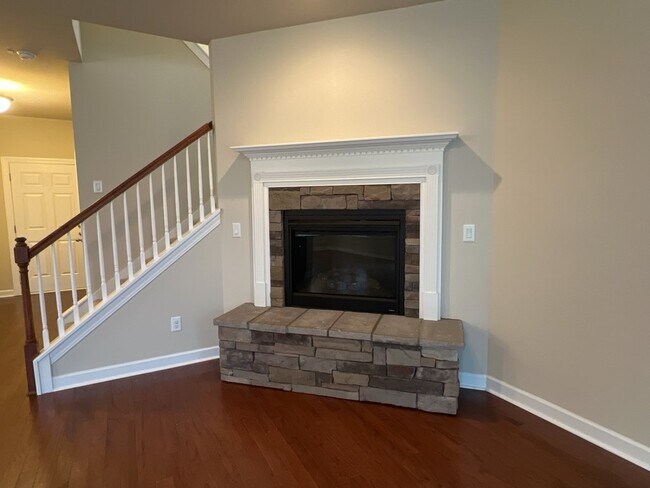 Building Photo - 579 Crossland Dr
