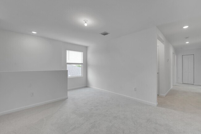 Building Photo - 662 Carlyle Wy