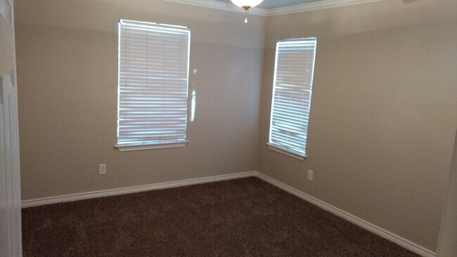 Building Photo - 3/2/2 open space concept in Tech Terrace.Large backyard