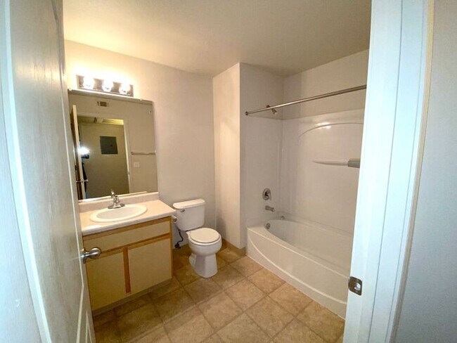 Building Photo - NW Reno Luxury Condo - Fitness Center, Poo...