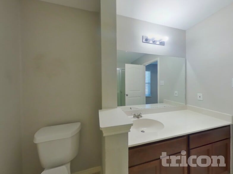 Building Photo - 2905 Englenook Dr