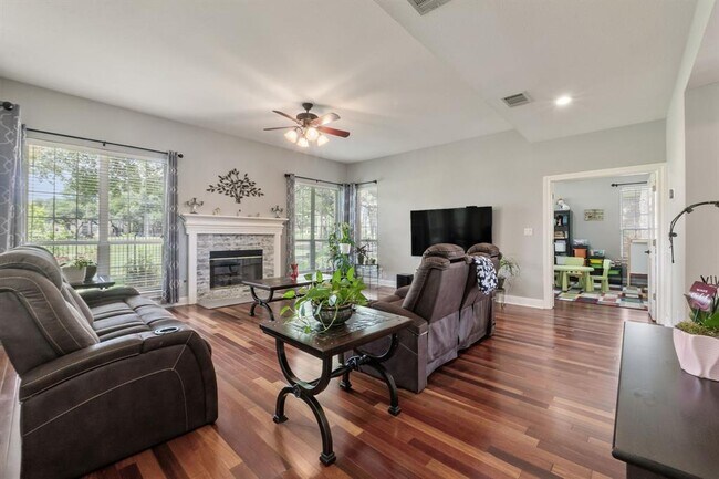 Building Photo - 2147 Hilton Head Dr