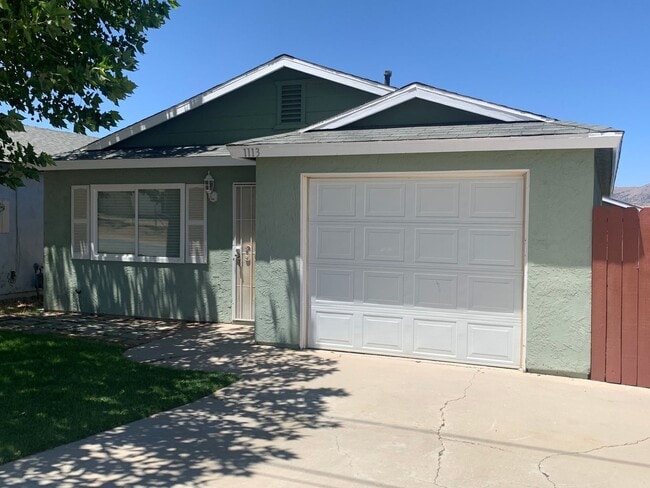 Primary Photo - 3 Bed 2 bath House in City of Tehachapi!