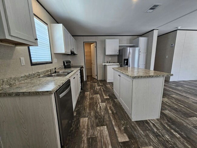 Building Photo - 6701 Hidden Oaks Dr