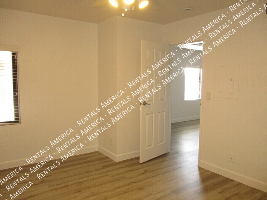 Building Photo - 330 S Beck Ave