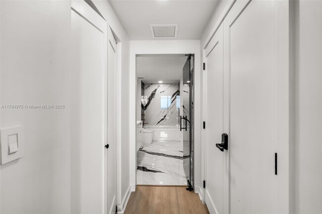 Building Photo - 951 Brickell Ave