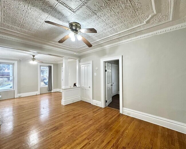 Building Photo - 1422 5th Ave