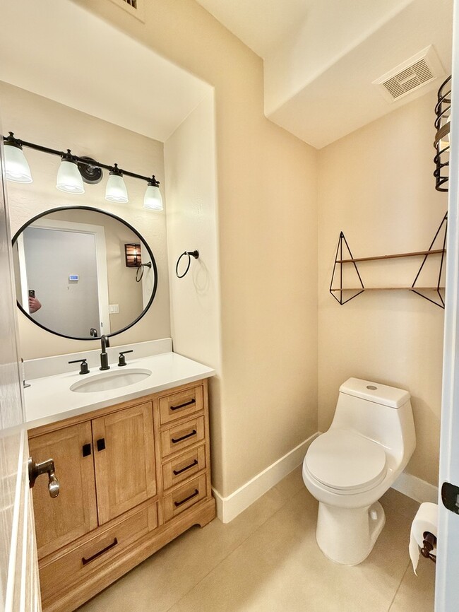 Building Photo - 4910 E Cordia Ln