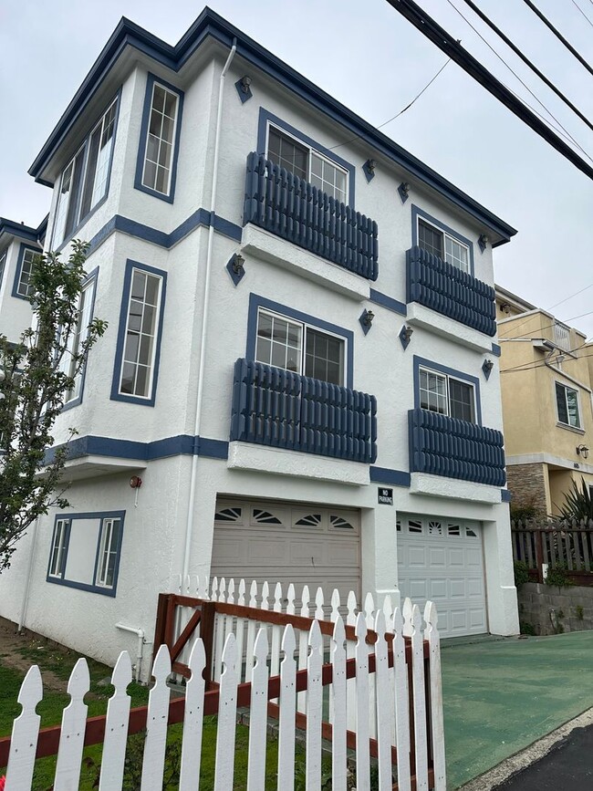 Building Photo - Spacious & Sunlit 5-Bedroom Retreat in the...