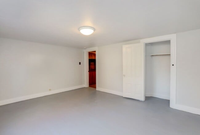 Building Photo - 3 Bed / 2 Bath Cayuga Terrace single family home with garage parking and private backyard. YouTub...