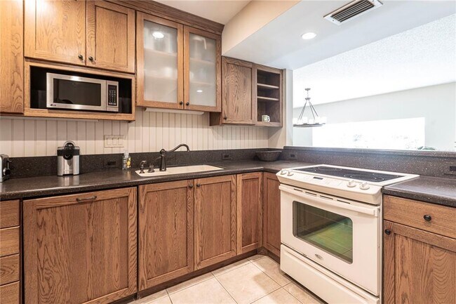 Building Photo - 6026 E Peppertree Way