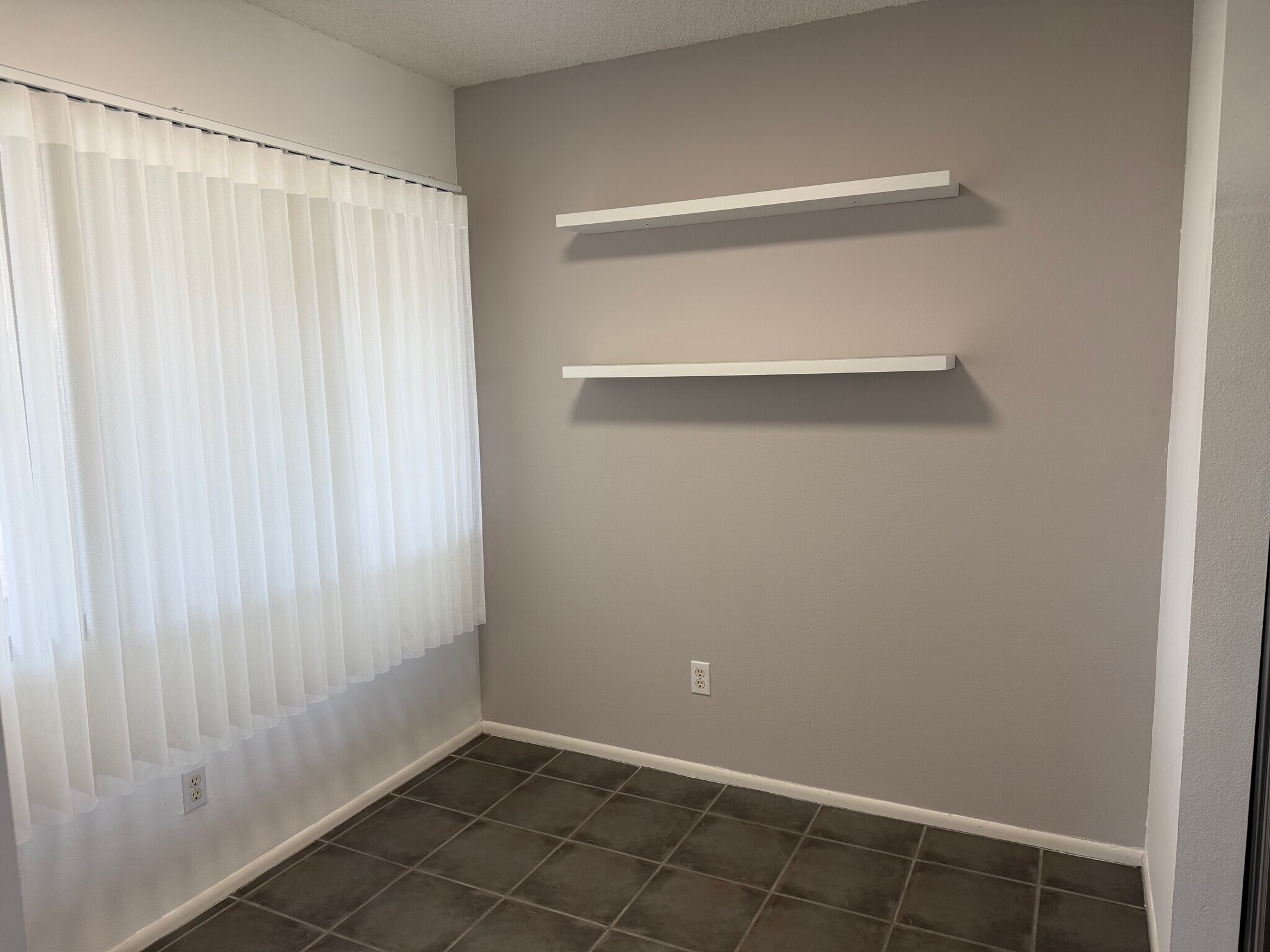 Building Photo - 835 S Osprey Ave