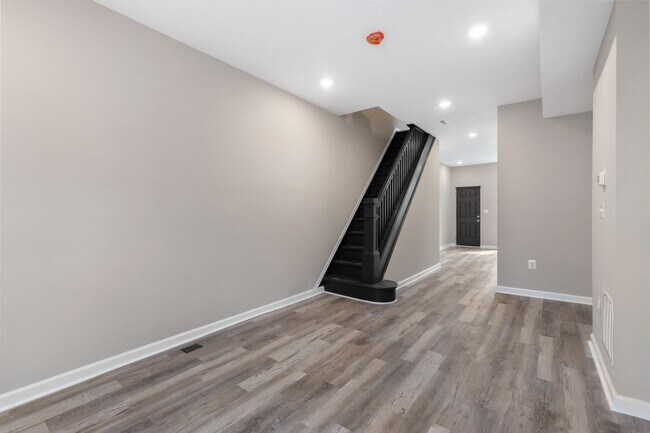 Building Photo - 531 N Belnord Ave