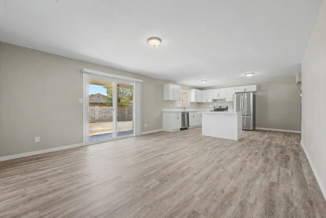 Building Photo - Single Family