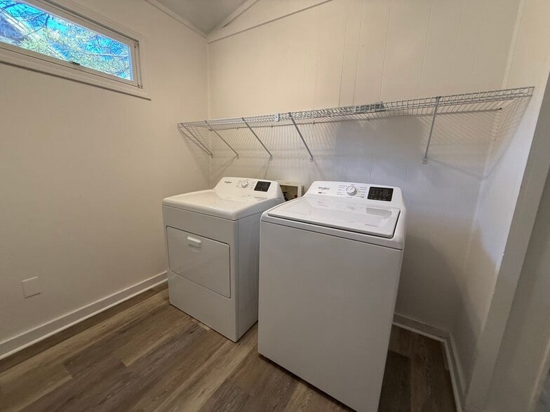 Building Photo - 1720 Aztec St